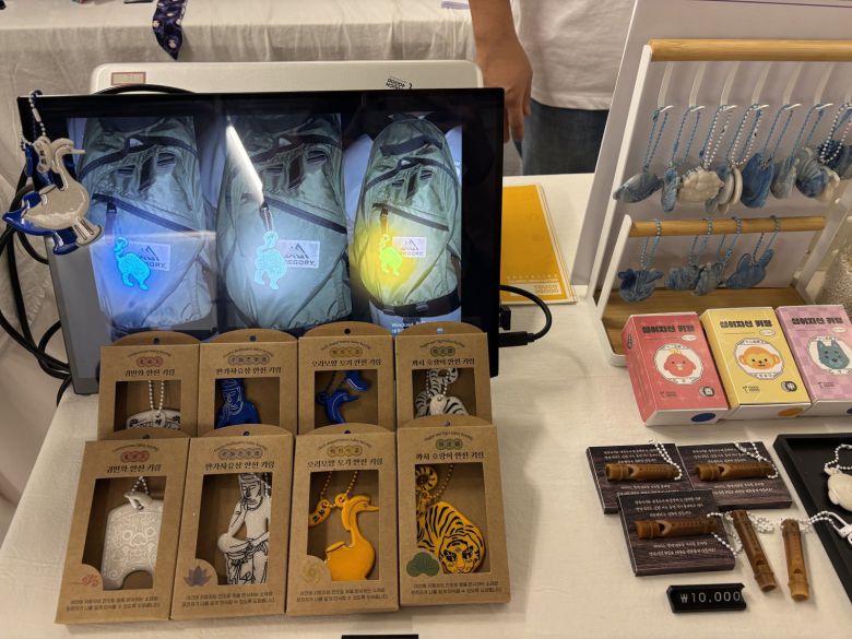 국립중앙박물관 굿즈샵 ‘뮷즈’에서 판매중인 ‘리플렉터 호랑이 키링’. 사진=김승현 기자 tmdgus@donga.com