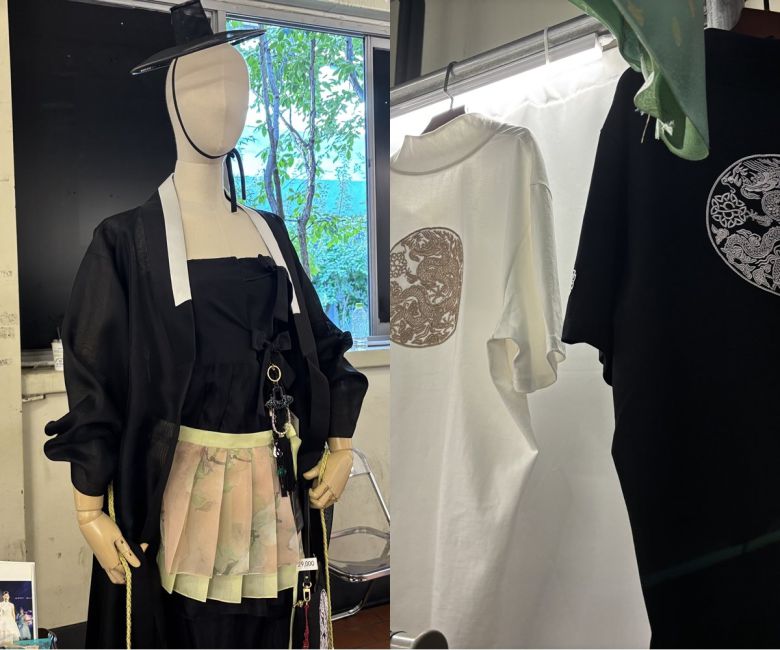 넷플릭스 애니메이션 ‘케이팝 데몬 헌터스’ 속 그룹 사자보이즈의 의상을 여성용 한복으로 재디자인한 모습. 옆에는 곤룡포 티셔츠를 판매하고 있다. 사진=김승현 기자 tmdgus@donga.com