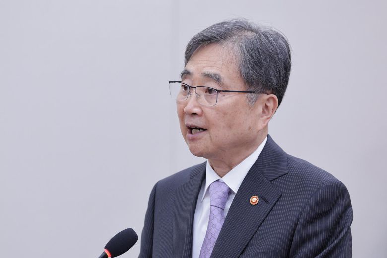 조현 외교부 장관이 13일 서울 여의도 국회 외교통일위원회에서 열린 외교부 등에 대한 국정감사에서 발언하고 있다. 뉴스1