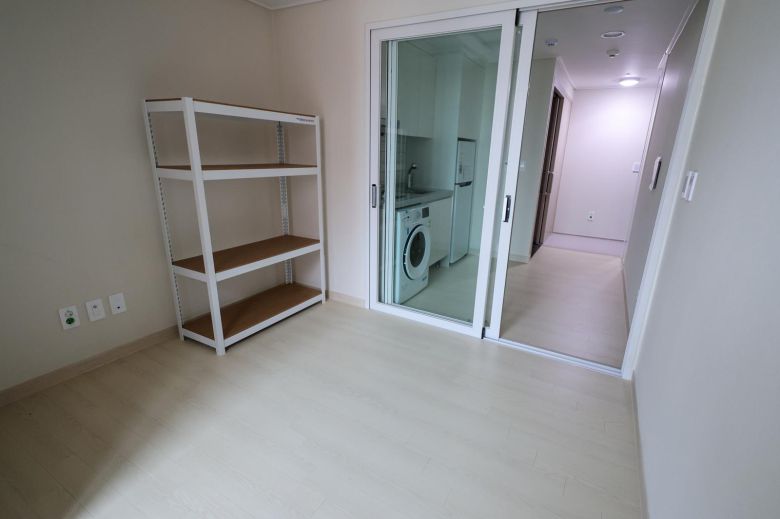 14일 오후 서울 중구 남대문 쪽방촌 임대주택 ‘해든집’. 해든집은 ‘해가 드는 집, 희망이 스며드는 집’이란 뜻으로 기존 쪽방촌에 거주하던 이들 가운데 상당수가 9월 초부터 입주를 시작, 현재 142세대가 입주를 끝냈다. 2025.10.14 서울=뉴스1)