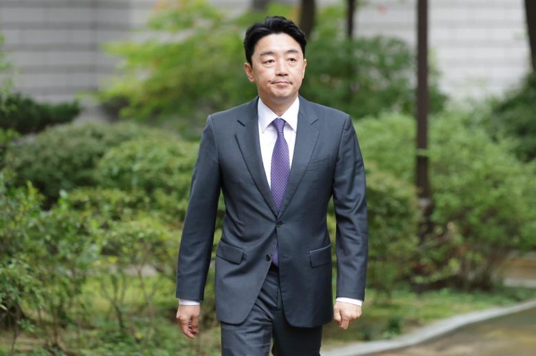 강훈식 대통령 비서실장이 12일 오후 서울 종로구 총리공관에서 제4차 고위당정협의회에 참석하기 위해 회의장으로 향하고 있다. (공동취재) 2025.10.12 뉴스1