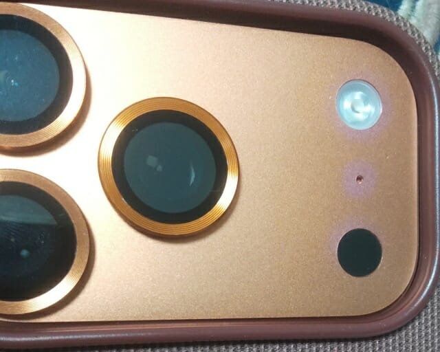 한국에서도 아이폰17 프로가 변색됐다는 사례가 발생했다. (온라인 커뮤니티 캡처) 뉴스1