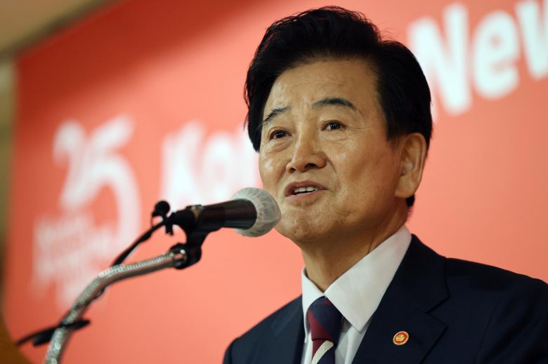 정동영 통일부 장관이 16일 오전 서울 중구 롯데호텔에서 열린 코리아중앙데일리 창립 25주년 기념식에서 기조강연을 하고 있다.  2025.10.16/뉴스1