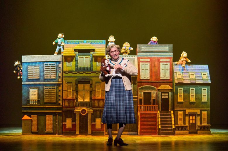 다니엘은 미세스 다웃파이어 캐릭터로 어린이 프로그램을 진행하게 된다. 샘컴퍼니 스튜디오선데이 제공