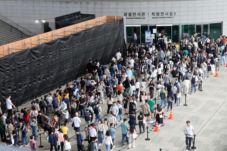 추석 연휴 마지막날인 9일 오전 서울 용산구 국립중앙박물관이 관람객들로 북적이고 있다.  2025.10.9 (서울=뉴스1)