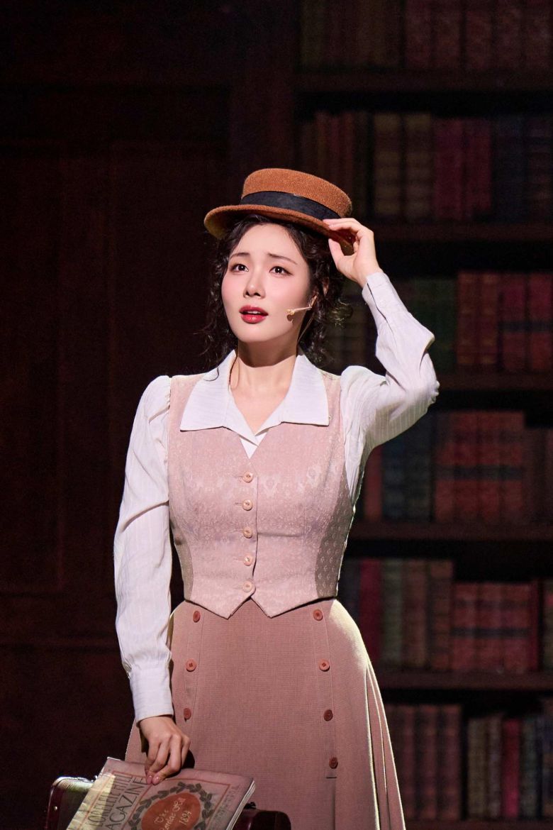 안나 역을 맡은 배우 민경아. 아떼오드 제공