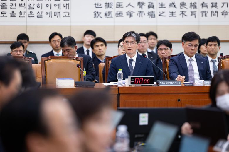 오동운 고위공직자범죄수사처장이 24일 서울 여의도 국회에서 열린 법제사법위원회의 고위공직자범죄수사처에 대한 국정감사에서 의원 질의에 답하고 있다. 뉴스1