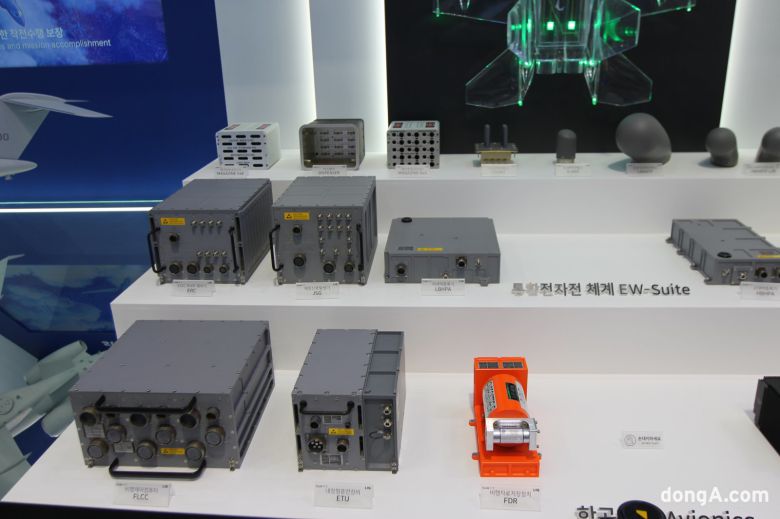 한국형 전투기 KF-21에 탑재되는 통합전자전체계(EW-Suite). 최재호 기자 cjh1225@donga.com