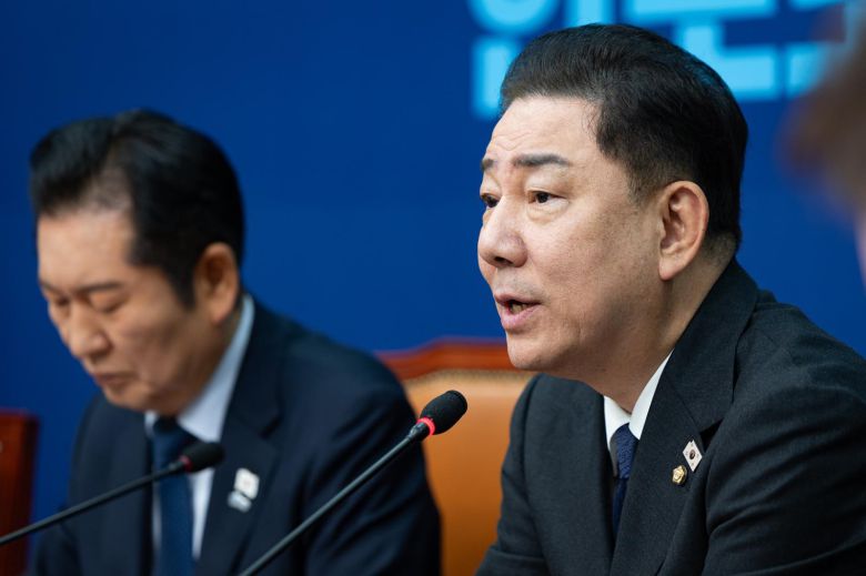 김병기 더불어민주당 원내대표가 5일 서울 여의도 국회에서 열린 최고위원회의에서 모두 발언을 하고 있다. 뉴스1