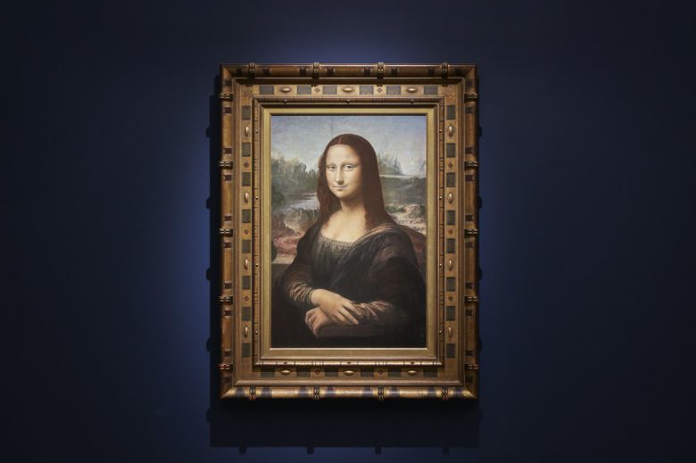 가까이에서 감상할 수도, 손으로 만져볼 수도 있는 오츠카국제미술관의 ‘모나리자’ 도판 명화. 오츠카국제미술관 제공