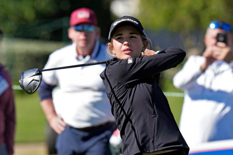 도널드 트럼프 대통령의 손녀인 카이 트럼프가 2025년 11월 13일 목요일 플로리다주 벨에어에서 열린 LPGA 투어 ‘더 아니카’ 1라운드에서 11번 홀에서 티샷을 날리고 있다. 출처=AP/뉴시스