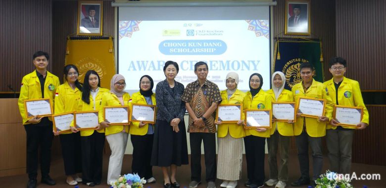 인도네시아 국립대학에서 열린 종근당고촌재단 장학증서 수여식.