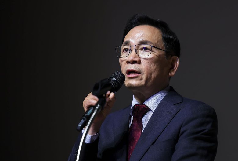 조성명 강남구청장이 24일 서울 강남구 강남구민회관에서 열린 2024년 강남구 부동산 세금 설명회에서 인사말을 하고 있다. 2024.04.24.  뉴시스