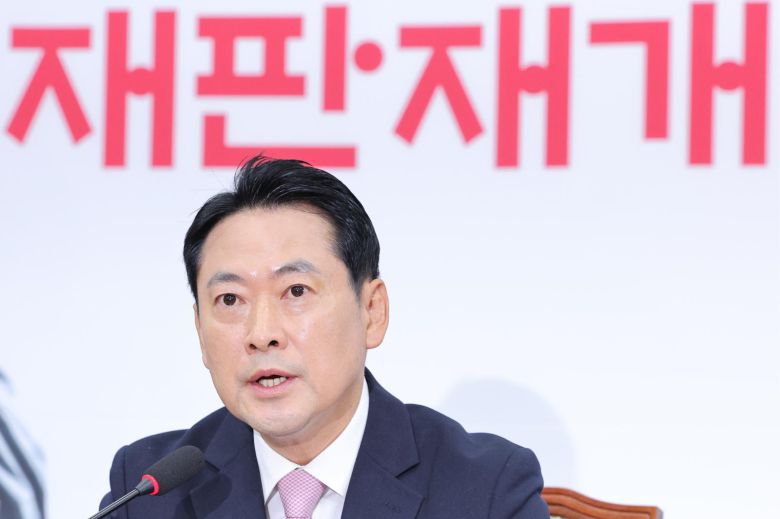 장동혁 국민의힘 대표가 24일 서울 여의도 국회에서 열린 최고위원회의에서 발언하고 있다. 뉴스1