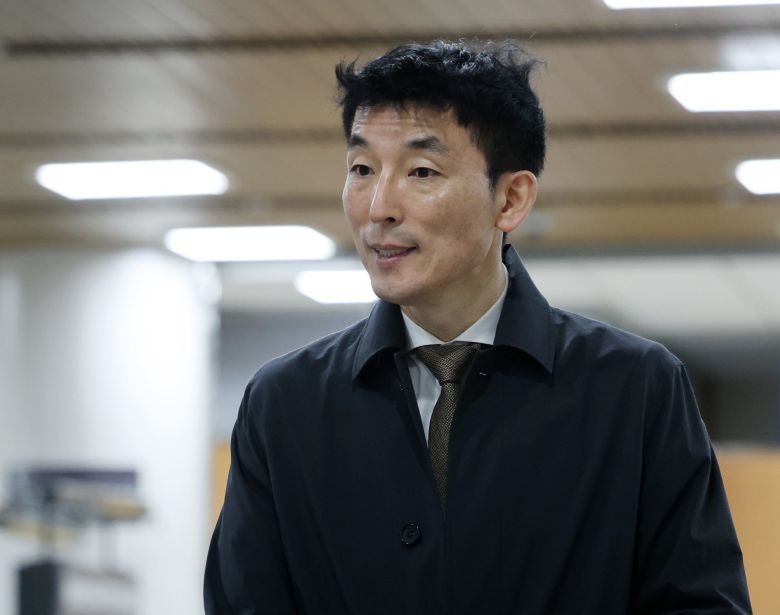 김용현 전 국방부 장관 변호인 이하상 변호사가 27일 오전 서울 서초구 서울중앙지방법원에서 열린 김 전 장관의 내란 혐의 2차 공판에 출석하고 있다. 2025.03.27 뉴시스