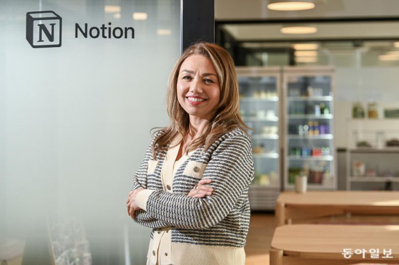 레나 워터스(Lena Waters) 노션 최고마케팅책임자(CMO)가 동아일보와 인터뷰하고 있다. 노션 제공