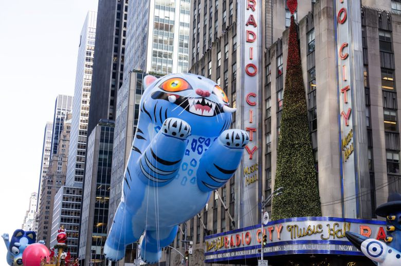 넷플릭스 애니 ‘케이팝 데몬 헌터스’ 캐릭터 더피가 미국 ‘메이시스 추수감사절 퍼레이드’에 첫 참여해 화제를 모았다. 사진=게티이미지코리아