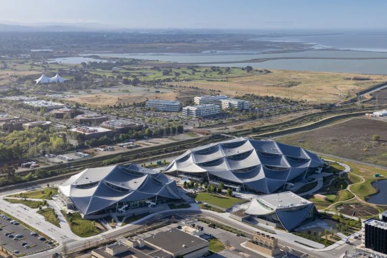 구글이 나사 부지를 장기 임대해서 건설한 ‘베이 뷰 캠퍼스’ 모습. 4000명이 근무할 수 있는 공간이다. 구글 제공