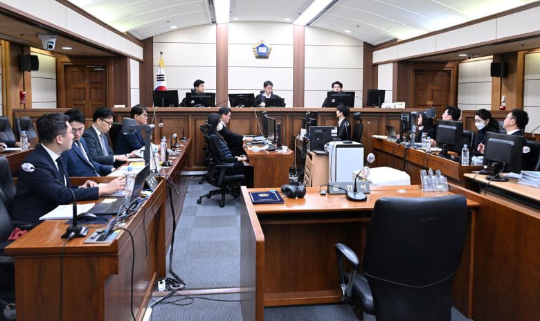 도이치모터스 주가조작과 명태균 공천개입, 통일교 청탁·뇌물 수수 의혹 혐의 등으로 구속기소 된 김건희 씨의 결심 공판. 2025.12.3. 사진공동취재단