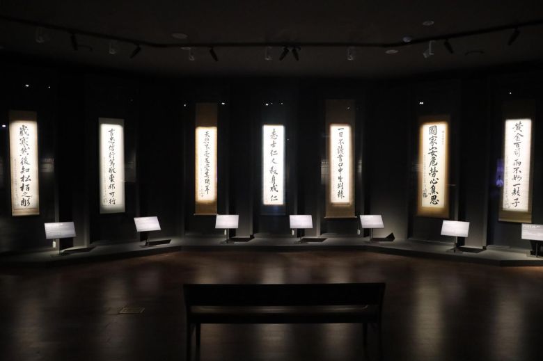 국립전주박물관에 안중근 의사가 직접 쓴 유묵이 전시돼 있다. 광복 80주년과 안중근 의사 순국 115주년을 기념한 ‘대한국인 안중근 쓰다’ 특별전은 내년 3월 8일까지 이어진다. 국립전주박물관 제공