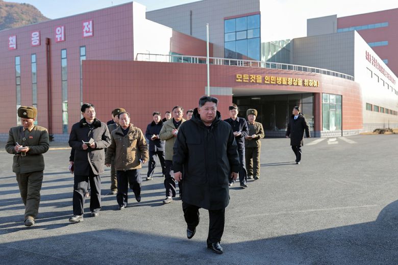 (평양 노동신문=뉴스1) = 북한 노동당 기관지 노동신문은 5일 “김정은동지께서 12월 3일 준공을 앞둔 여러 군의 지방공업공장들을 찾으시여 실태를 현지료해(파악)하시였다＂고 보도했다. 조용원·박정천 노동당 중앙위원회 비서가 동행했다. [국내에서만 사용가능. 재배포 금지. DB 금지. For Use Only in the Republic of Korea. Redistribution Prohibited] rodongphoto@news1.kr