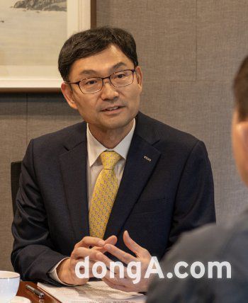 한국무역보험공사 부사장.