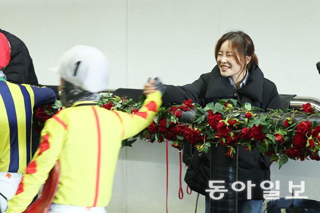 조교사로 변신한 김혜선 기수. 한국마사회 제공