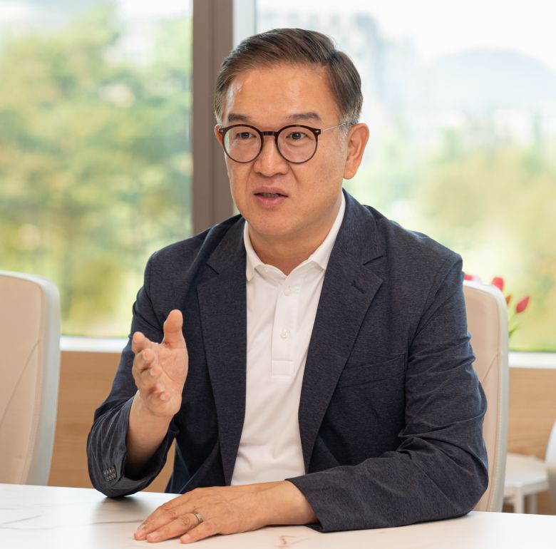 정수헌 LG사이언스파크 대표(부사장)가 이야기하고 있다. 정 대표는 4일 동아일보와의 인터뷰에서 “2030년대 우주 사업으로 실제 매출을 내겠다”고 목표를 제시했다. LG 제공