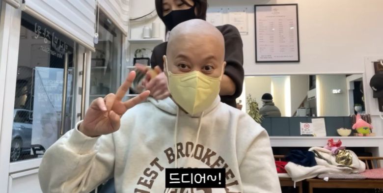 개그우먼 박미선이 유방암 치료 과정에서 세 차례 삭발한 과정을 유튜브를 통해 공개했다. 유튜브 채널 @나는 박미선