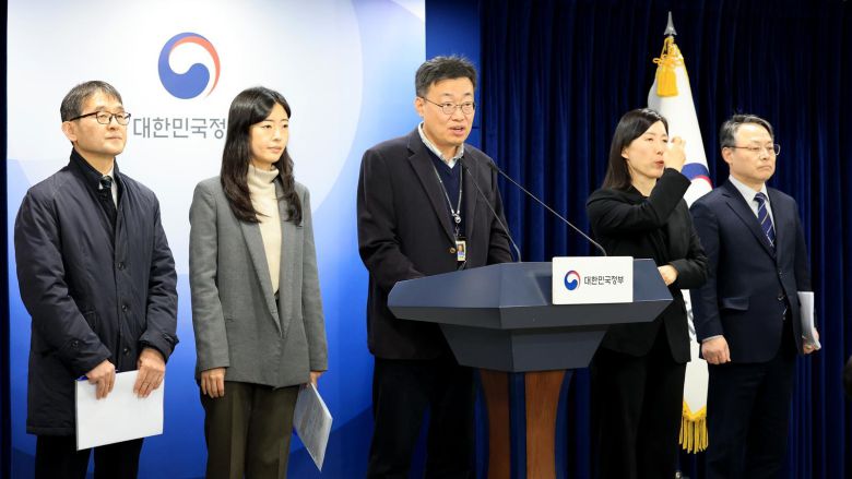 이동훈 국무조정실 재정금융정책관이 지난 9일 서울 종로구 정부서울청사에서 AI 등 활용 허위·과장 광고 대응 방안을 발표하고 있다. 2025.12.10 뉴스1