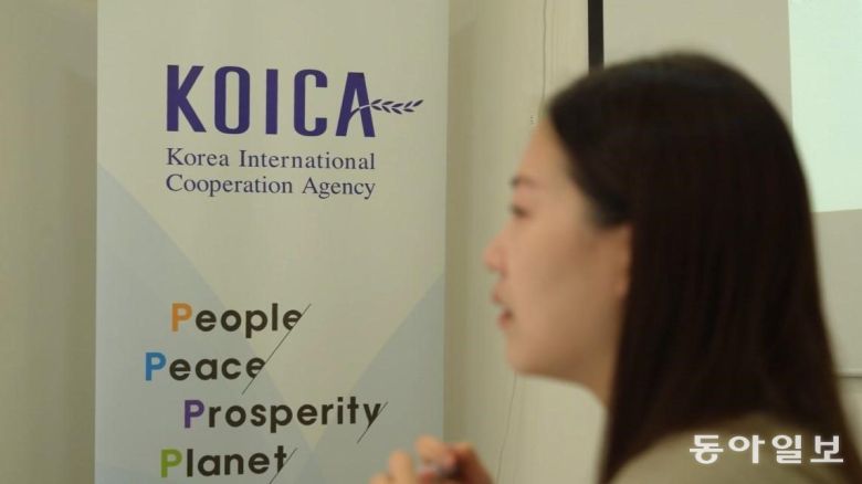 한국 정부는 2024년부터 중동 권역 분쟁 피해 이산 및 실족 가족 지원을 통한 평화 구축 사업을 본격화했다. 코이카는 사업이 현지에서 안정적으로 운영되도록 재정을 지원하고, ICRC와  공동으로 사업 성과를 관리한다. 암만=지희수 기자
