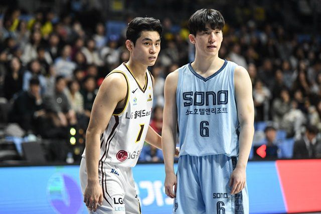 유기상(왼쪽)과 이정현. 한국농구연맹(KBL) 제공