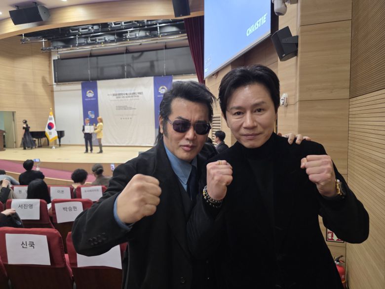 어제도, 오늘도, 내일도 계속 의리를 외치고, 외칠 두 사람. 김보성 제공