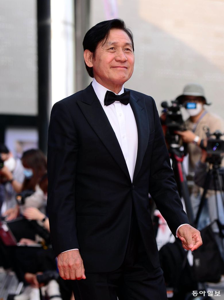 2020년 열린 ‘제56회 대종상 영화제’에 참석한 배우 안성기. 고인은 2019년 혈액암 진단을 받은 뒤에도 연기에 복귀하려는 의지를 드러냈다. 동아일보DB