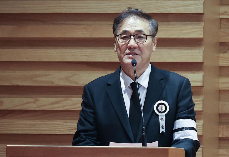 배창호 감독이 9일 오전 서울 중구 명동성당에서 열린 고 안성기의 영결식에서 조사를 하고 있다. 사진공동취재