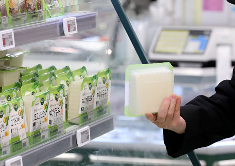 두부 용기를 세척해 매직랩과 함께 사용하면 양념 육류 소분 및 일회용 도시락으로 완벽하게 활용할 수 있다. 사진=뉴시스