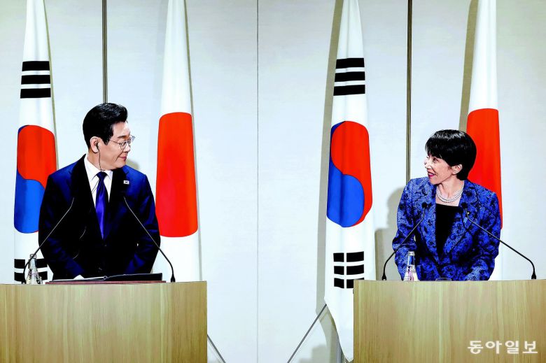 이재명 대통령과 다카이치 사나에 일본 총리가 13일 일본 나라현 회담장에서 공동언론발표를 하고 있다. 2026.1.13. 송은석 기자 silverstone@donga.com