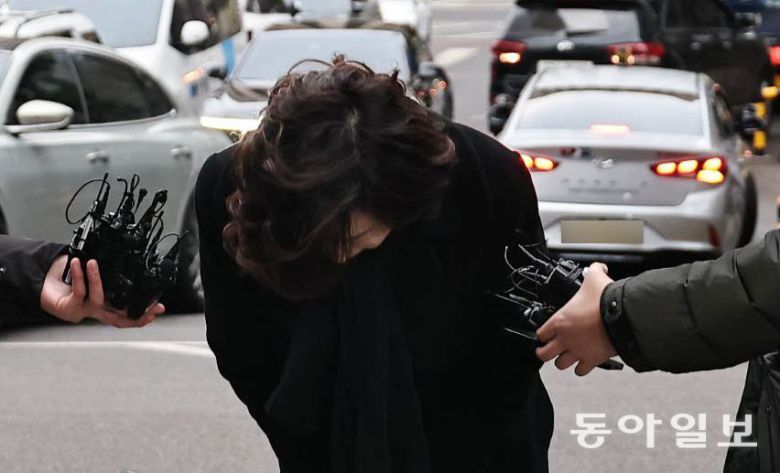 김경 서울시의원이 15일 오전 서울경찰청 공공범죄수사대로 출석하고 있다. 양회성 기자 yohan@donga.com