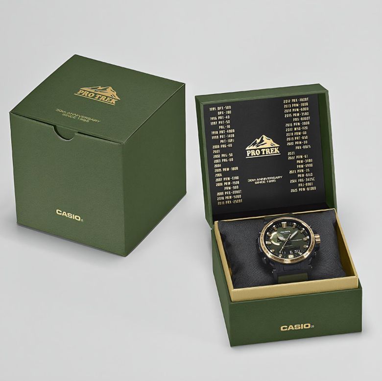 다카이치 총리가 이 대통령에게 선물한 태양광 충전과 방위 측정 기능이 있는 일본산 손목시계. 청와대 제공