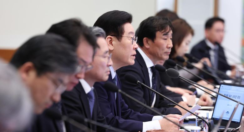 이재명 대통령이 15일 청와대에서 열린 수석보좌관회의에서 발언하고 있다. 2026.1.15/뉴스1