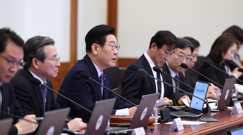 이재명 대통령이 15일 청와대에서 열린 수석보좌관회의에서 발언하고 있다. 2026.1.15/뉴스1