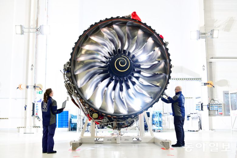 민항기용 엔진을 제조할 수 있는 건 사실상 전 세계에 GE와 롤스로이스, 프랫앤휘트니, 이 세 기업뿐이다. 롤스로이스 제공
