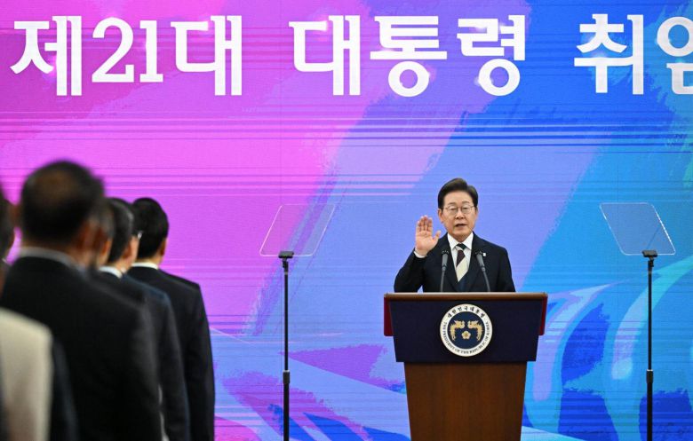 지난해 6월 4일 이재명 대통령이 서울 여의도 국회에서 열린 제21대 대통령 취임선서식에서 취임 선서를 하고 있다. 동아일보 DB