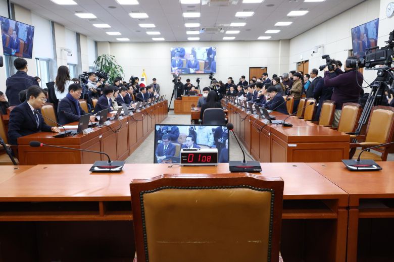 19일 서울 여의도 국회에서 열린 재정경제기획위원회 전체회의에서 이혜훈 기획예산처 장관의 자리가 비어 있다. 2026.1.19/뉴스1