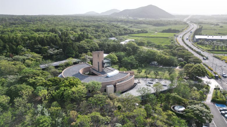 제주 오설록 티뮤지엄과 서광차밭 일대. 아모레퍼시픽 제공