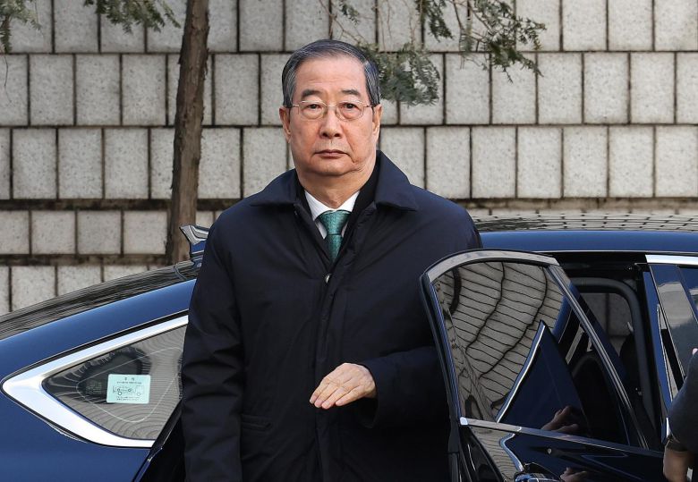 한덕수 전 국무총리가 21일 오후 서울 서초구 서울중앙지법에서 열린 내란 우두머리 방조, 내란 중요임무 종사 혐의 사건 1심 선고공판에 출석하고 있다. 2026.1.21/뉴스1