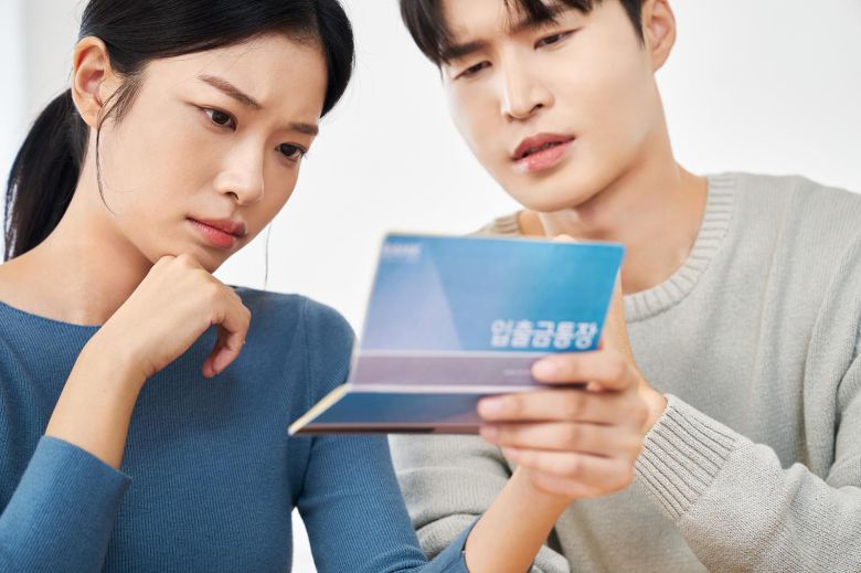 ‘예금 풍차 돌리기’가 고금리 막차 전략으로 다시 주목받고 있다. 필요한 건 부지런한 통장 쪼개기가 아니라, 내 돈이 ‘얼마 벌고 있는지’보다 ‘언제 쓸 돈인지’를 먼저 정하는 설계다. 게티이미지뱅크