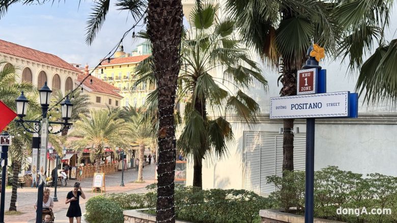 라 페스타 푸꾸옥이 위치한 푸꾸옥 남서부는 전체적으로 이탈리아 남부를 콘셉트로 조성됐다. 실제로 거리를 걷다가 보면 아말피, 포지타노라고 적힌 이정표를 발견할 수 있다. 윤우열 기자 cloudancer@donga.com