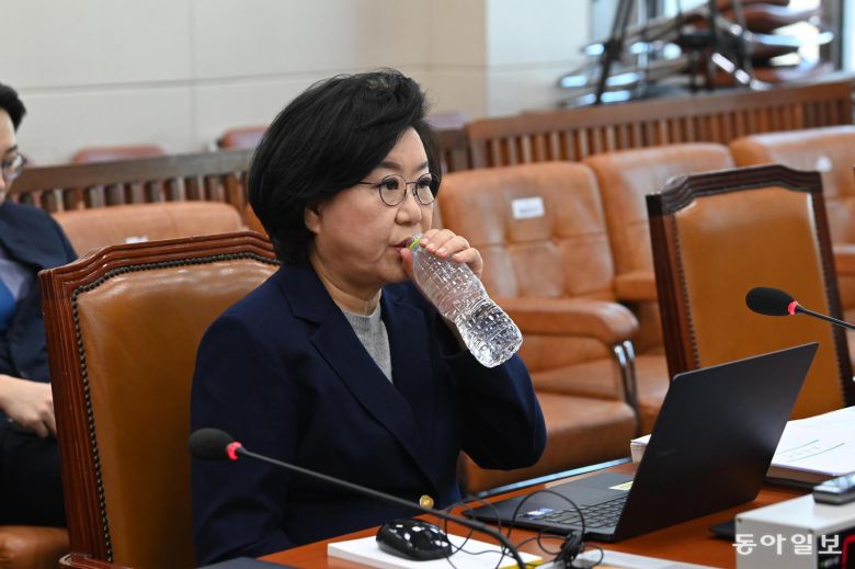 이혜훈 기획예산처 장관 후보자가 23일 오전 서울 여의도 국회 재정경제기획위원회에서 열린 인사청문회에 참석해 있다. 사진공동취재단/이훈구 기자 ufo@donga.com