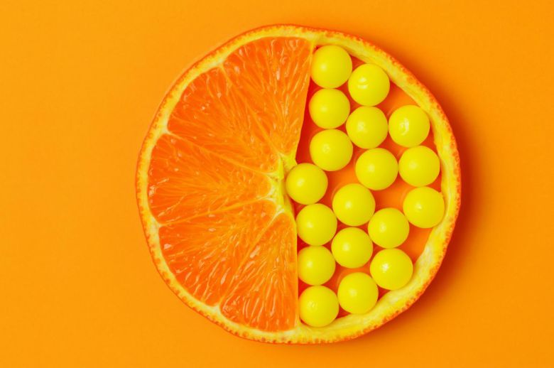 자연 식품과 보충제의 대비. 흡수 효율보다 중요한 것은 ‘얼마를, 얼마나 자주’ 섭취하느냐다. 게티이미지뱅크